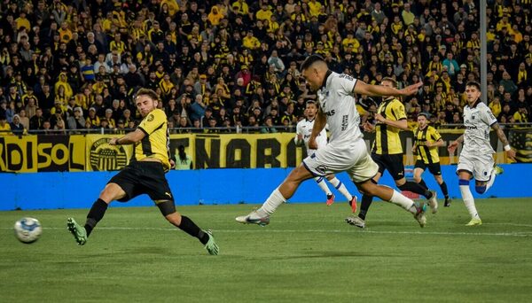 Versus / Con Miguel Samudio como figura, Liverpool es líder en el fútbol uruguayo