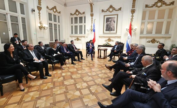 Mandatario fortalece relaciones bilaterales con Congreso de Chile - .::Agencia IP::.