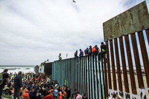 Nueva caravana migrante de más de 3.000 personas parte del sur de México hacia EE.UU. - ADN Digital