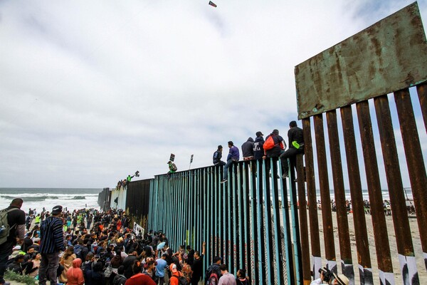 Nueva caravana migrante de más de 3.000 personas parte del sur de México hacia EE.UU. - ADN Digital