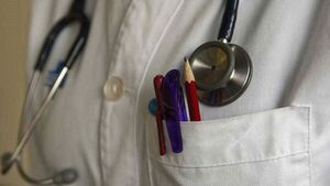 Denuncian que médicos sin preparación ingresan al sistema de salud con “palancas políticas”