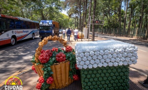 Comuna de CDE inicia instalación de decorativos navideños 2023