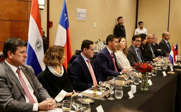 Santiago Peña se reunirá con empresarios y exministros chilenos - ADN Digital