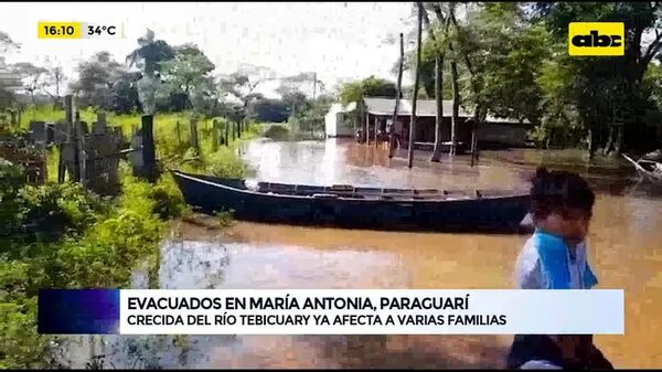 Video: evacuan a seis familias en María Antonia, Paraguarí - ABC Noticias - ABC Color