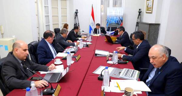La Nación / Conforman ternas de Fiscalía y Defensoría Pública