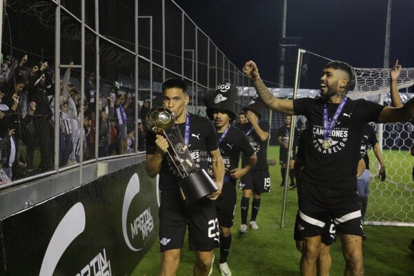 Versus / Desde Miami, Diego Gómez alienta a sus excompañeros de Libertad
