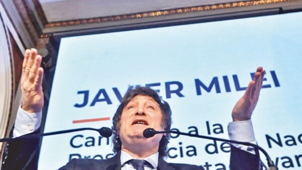 Massa y Milei buscan votos para definir balotaje en Argentina