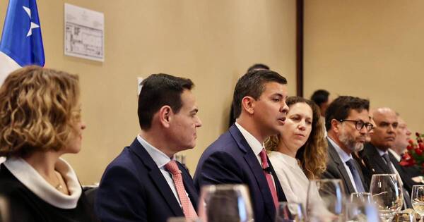 La Nación / Santiago Peña instó a empresarios chilenos a invertir en Paraguay