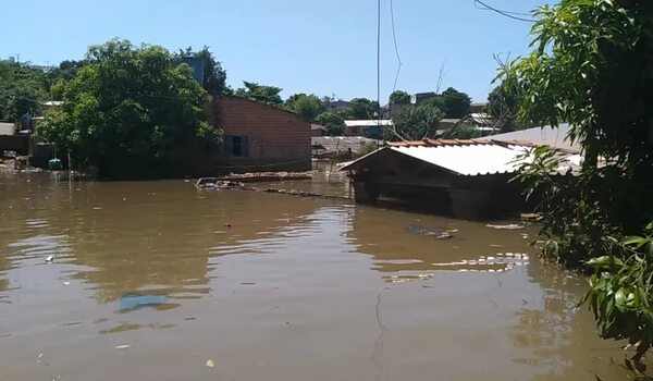 Inundación sin tregua en Ciudad del Este mantiene a damnificados en albergues - ABC en el Este - ABC Color