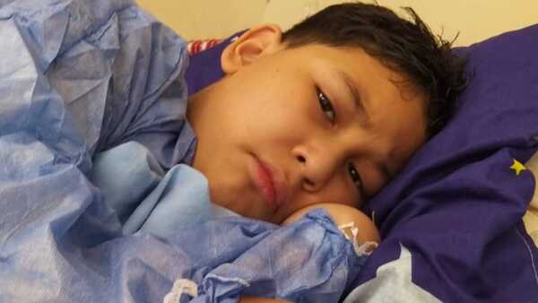 Mamá de Manuelito apela a la solidaridad para seguir tratamiento de su hijo en Argentina
