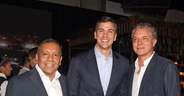 La Nación / En exclusiva velada, realizan la presentación de Paseo 55