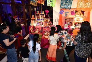 “Duelo” de Catrinas y Catrines en la celebración del Día de Muertos - Sociales - ABC Color