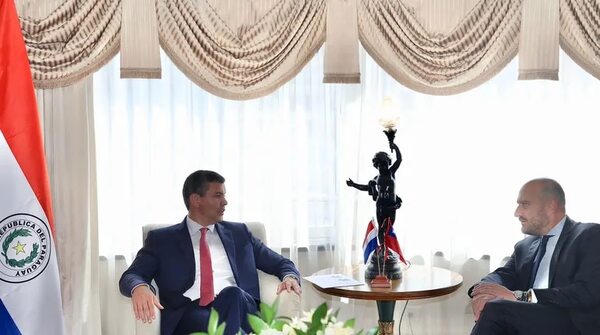 Santiago Peña se reunió en Chile con el exsocio comercial de Cartes - Política - ABC Color