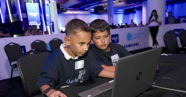 La Nación / Hubo competencia de programación y robótica