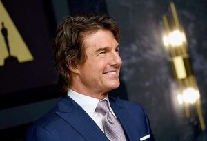 Tom Cruise impacta al llegar en helicóptero a festival de la Cienciología en Inglaterra