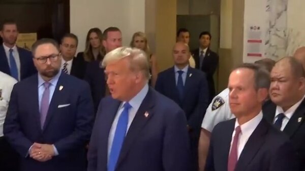Trump enoja a juez durante audiencia en Nueva York