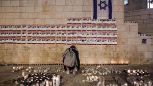 Encienden 1.400 velas en el Muro de las Lamentaciones a un mes de la masacre de Hamás