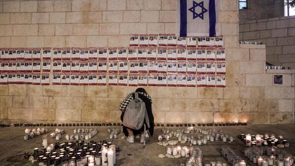 Encienden 1.400 velas en el Muro de las Lamentaciones a un mes de la masacre de Hamás