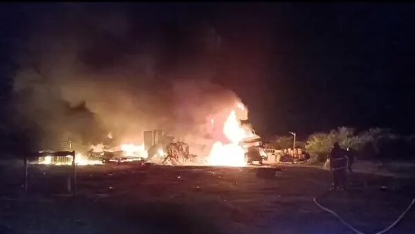 Dos fallecidos tras explosión de camiones de combustible de contrabando en Alberdi - Policiales - ABC Color