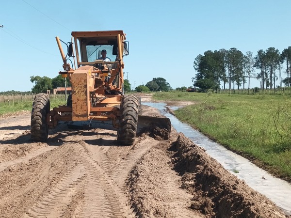 MOPC trabaja para recuperar caminos inundados en Ñeembucú - .::Agencia IP::.