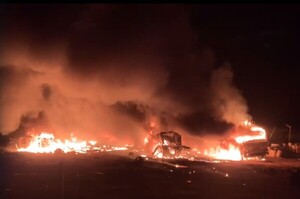 Dos personas mueren calcinadas, tras la explosión de camiones en Ñeembucú - trece
