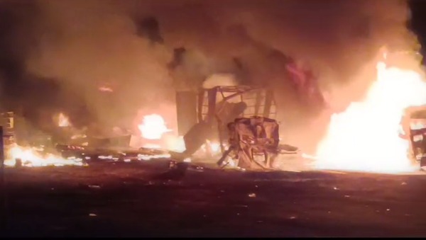 Incendio y explosión de camiones con combustible de contrabando se cobra dos vidas | 1000 Noticias
