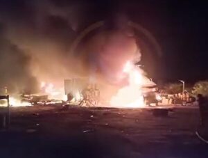 Dos muertos tras explosión de camiones con combustible ilegal en Alberdi: forenses llegan al sitio · Radio Monumental 1080 AM