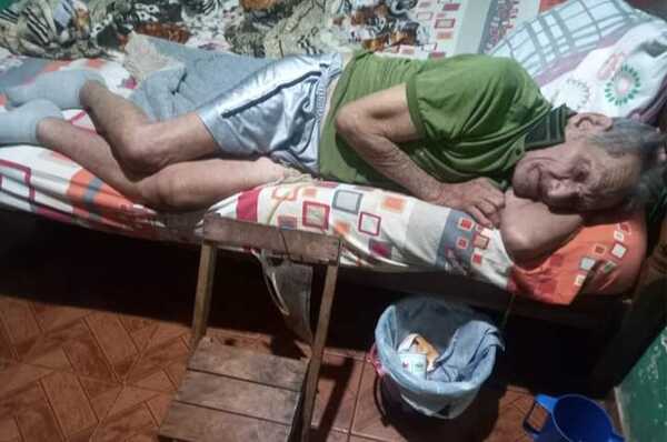 Pareja de ancianos está abandonada a su suerte por sus familiares - La Clave