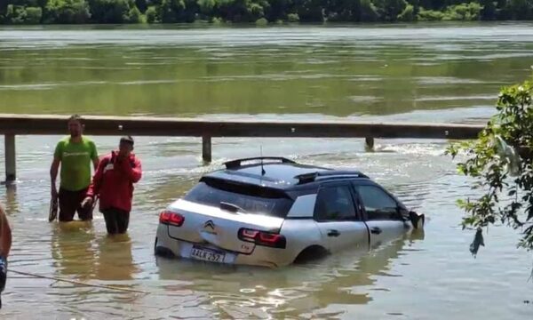 Amigas fueron hasta muelle inundado en auto y se salvaron de un final trágico – Diario TNPRESS