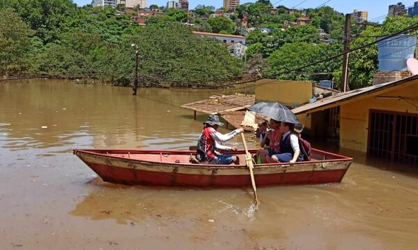 Estudiantes vencen a la brutal realidad de las inundaciones y vuelven a las aulas, en CDE – Diario TNPRESS