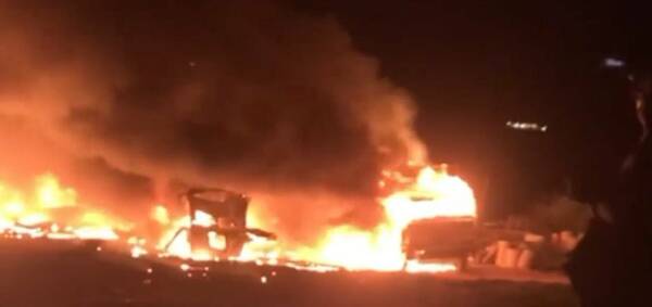 [VIDEO] Mueren calcinados tras explotar camiones que llevaban combustible