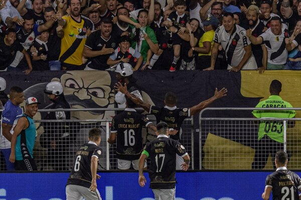 Versus / Vasco da Gama propicia la tercera caída al hilo del Botafogo de Segovia y "Gatito"