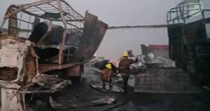 La Nación / Reportan dos muertos tras explosión de camiones y varias lanchas en Alberdi