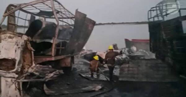 La Nación / Reportan dos muertos tras explosión de camiones y varias lanchas en Alberdi