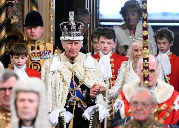 Por primera vez, Carlos III abre la legislatura como rey: toda la pompa de la ceremonia británica - Mundo - ABC Color