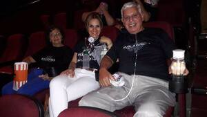 Hombre con problemas respiratorios fue a ver el estreno de Los Buscadores