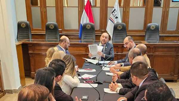 Presidente del JEM exhibe a abogados legalidad de título