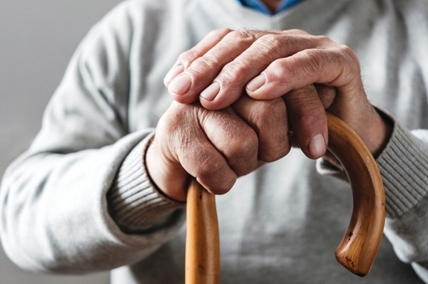 Proyecto busca pensión automática a mayores de 85 años