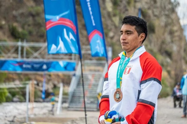 Medallista peruano de los Panamericanos no acepta condecoración del alcalde de su ciudad - trece