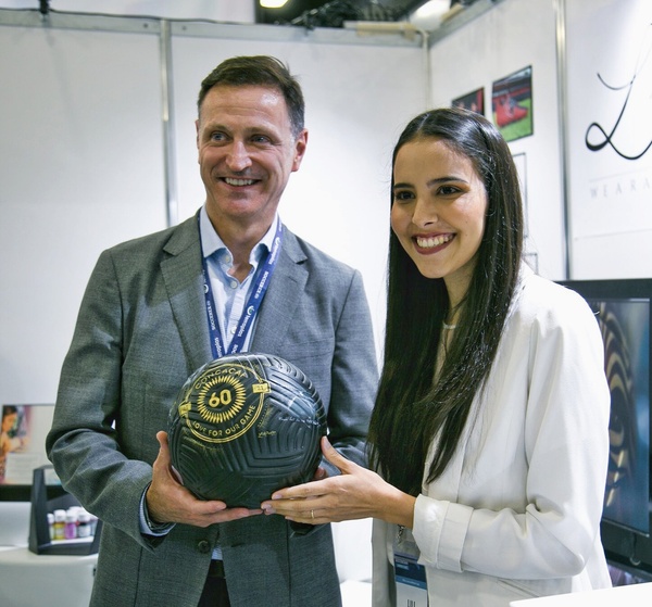 Lili Cantero lleva su pasión por el Fútbol a Miami en una Exposición Única en el Soccerex America 2023 | 1000 Noticias