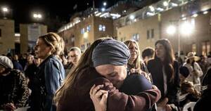 La Nación / Israel conmemora ataque del 7 de octubre en silencio y con lágrimas