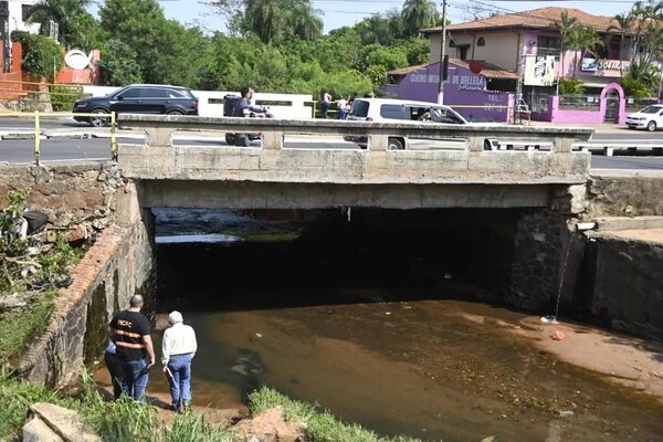 MOPC revisa infraestructura de puente en Lambaré - Nacionales - ABC Color