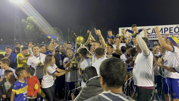 Versus / El campeón del fútbol paraguayo que conquistó el Nacional B con 12 de Junio