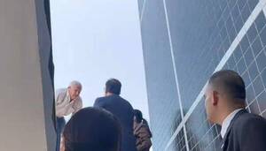 [VIDEO] "Beto" Ovelar rescató a hombre que amenazó con tirarse de lo alto del Senado