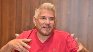 Arnaldo André recibe homenaje en vida este jueves