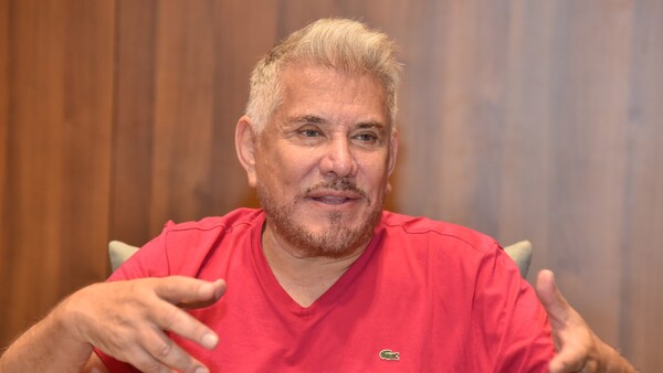 Arnaldo André recibe homenaje en vida este jueves