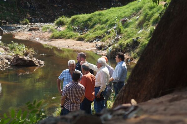 Autoridades evaluaron situación del puente ubicado sobre el arroyo Lambaré - .::Agencia IP::.
