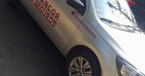 La Nación / Tres encapuchados asaltaron vehículo de una empresa aseguradora en Asunción
