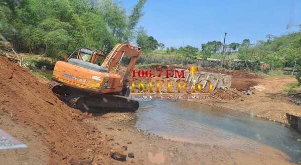Construcción de puente en la colonia 205 se acerca a su final - Radio Imperio 106.7 FM