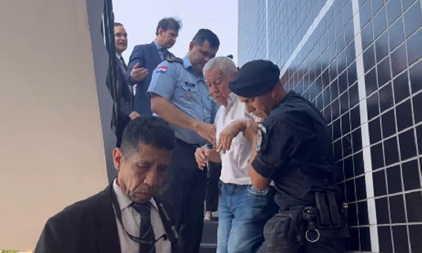 Beto Ovelar salvó a taxista de lanzarse desde el tercer piso del Senado